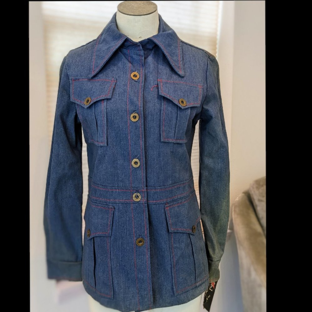 Vintage 60s / 70s Private Label denim jacket w/tags on! Fitted, button down.